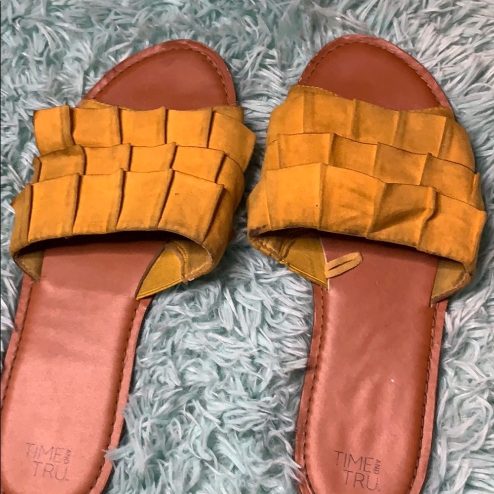 Sandles